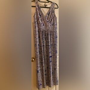 LDS CHAPS SIZE L SLEEVELESS MAXI DRESS WITH “V” NECK IN LIKE NEW CONDITION!!